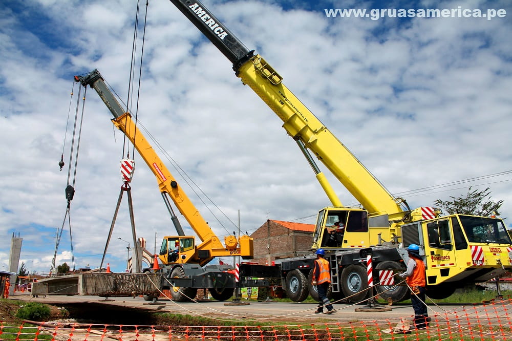 Izaje de puente peatonal en Tándem
